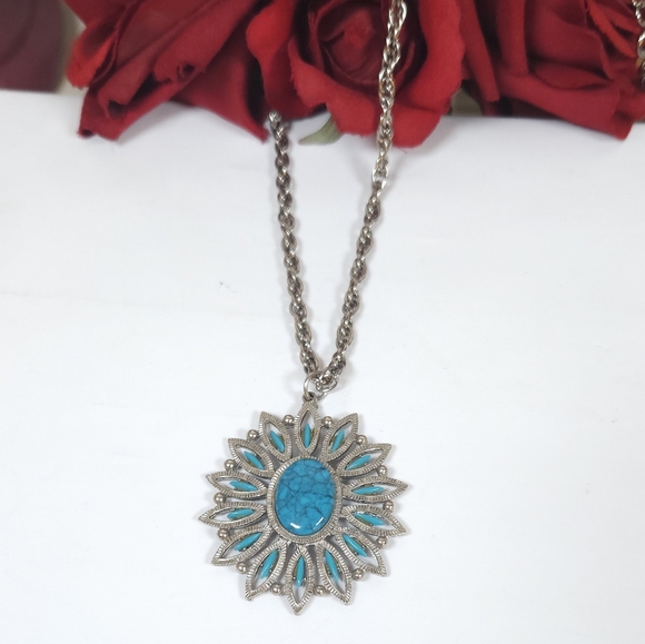 Vintage Faux Turquoise & Silver Point Flower Petal Pendant Necklace - Picture 5 of 10